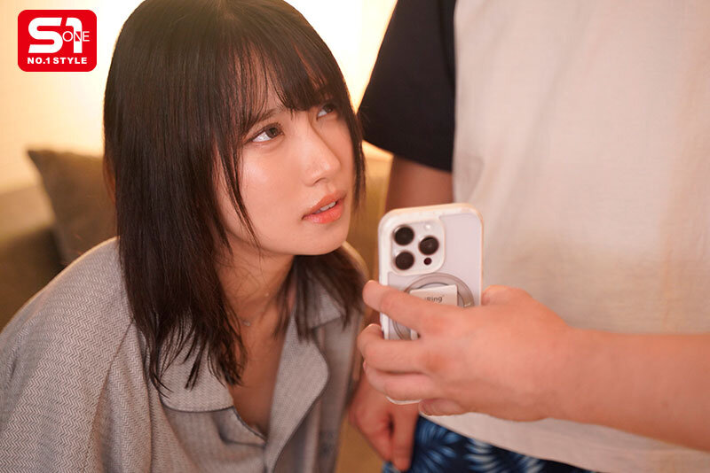 让「童颜巨乳妹」待在混媚药的蒸气三温暖里，因敏感度满身汗发狂高潮...